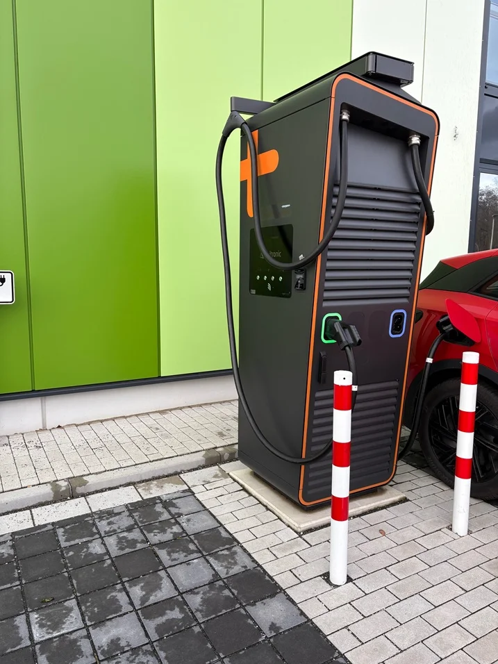Großhandel4 Ladesäule
